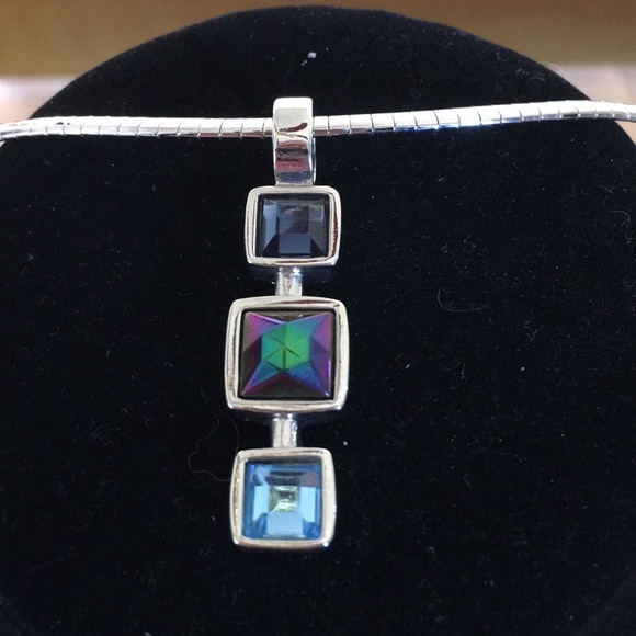 Lia Sophia Omega necklace with pendant - Picture 3 of 8